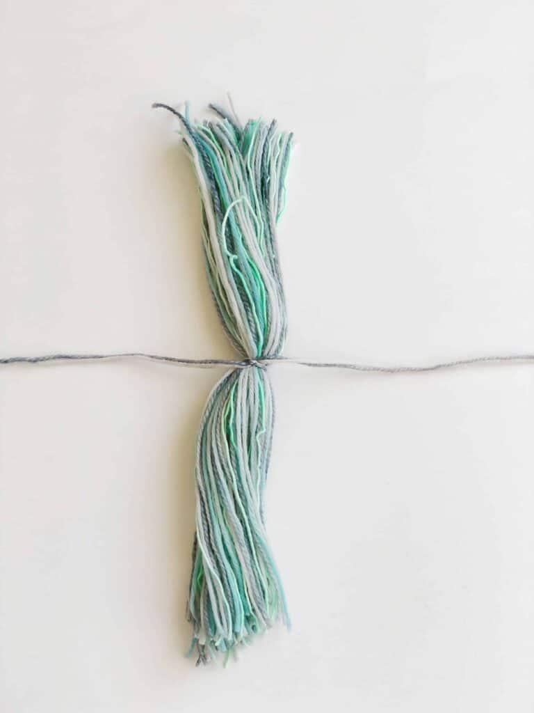 Yarn tassel for a shawl