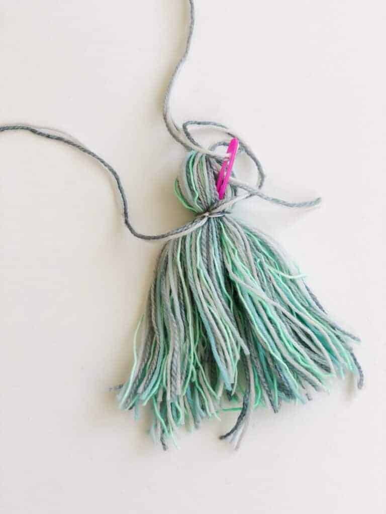 DIY yarn tassel