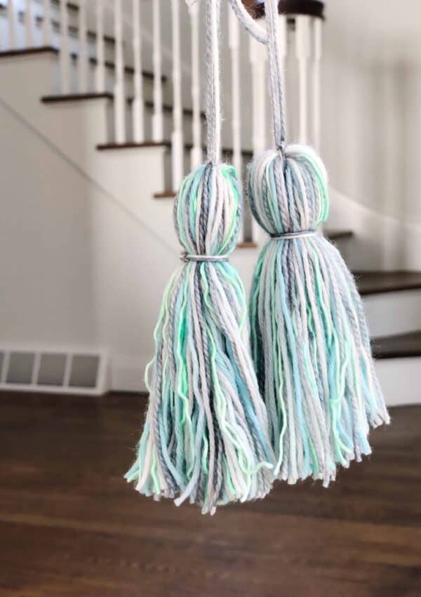 How to make a yarn tassel