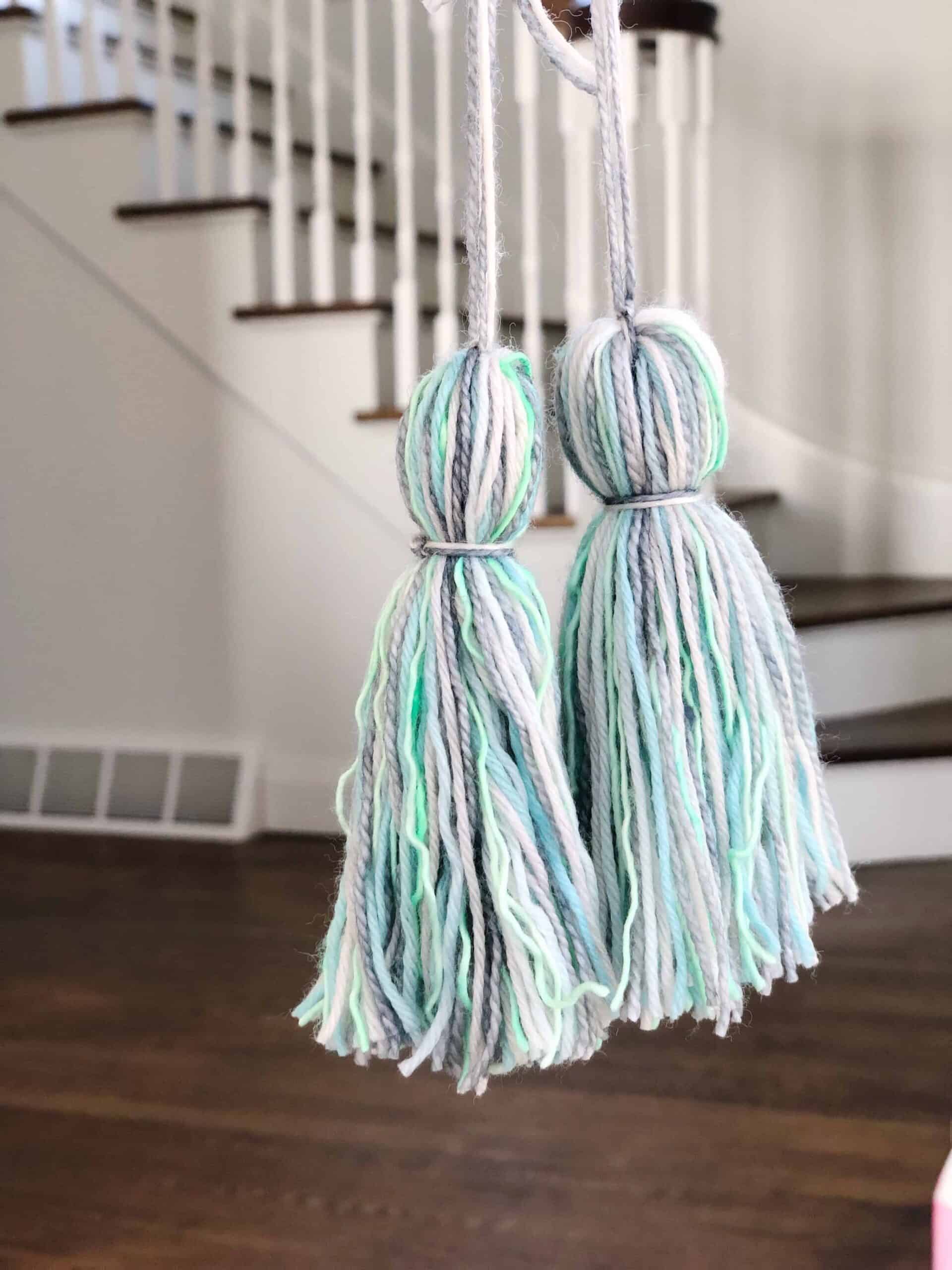 How to Make a Tassel with Yarn – in 5 Minutes (Step-by-Step Photos)