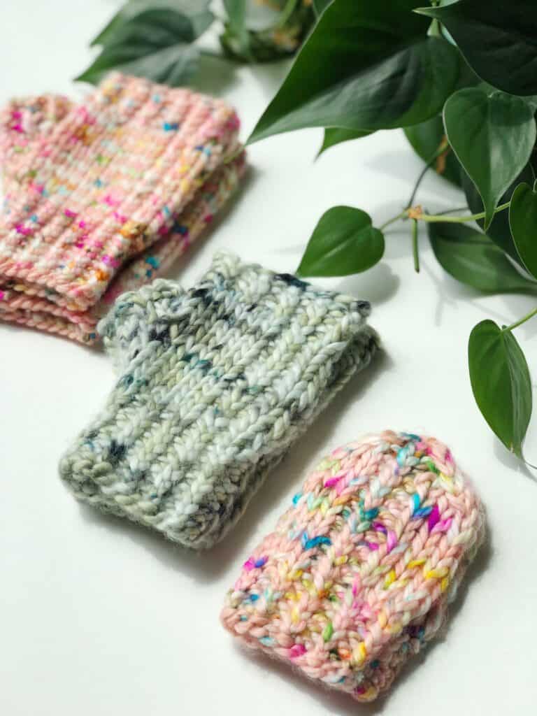 Baby, kids and adults fingerless mitten pattern. Free knitting pattern