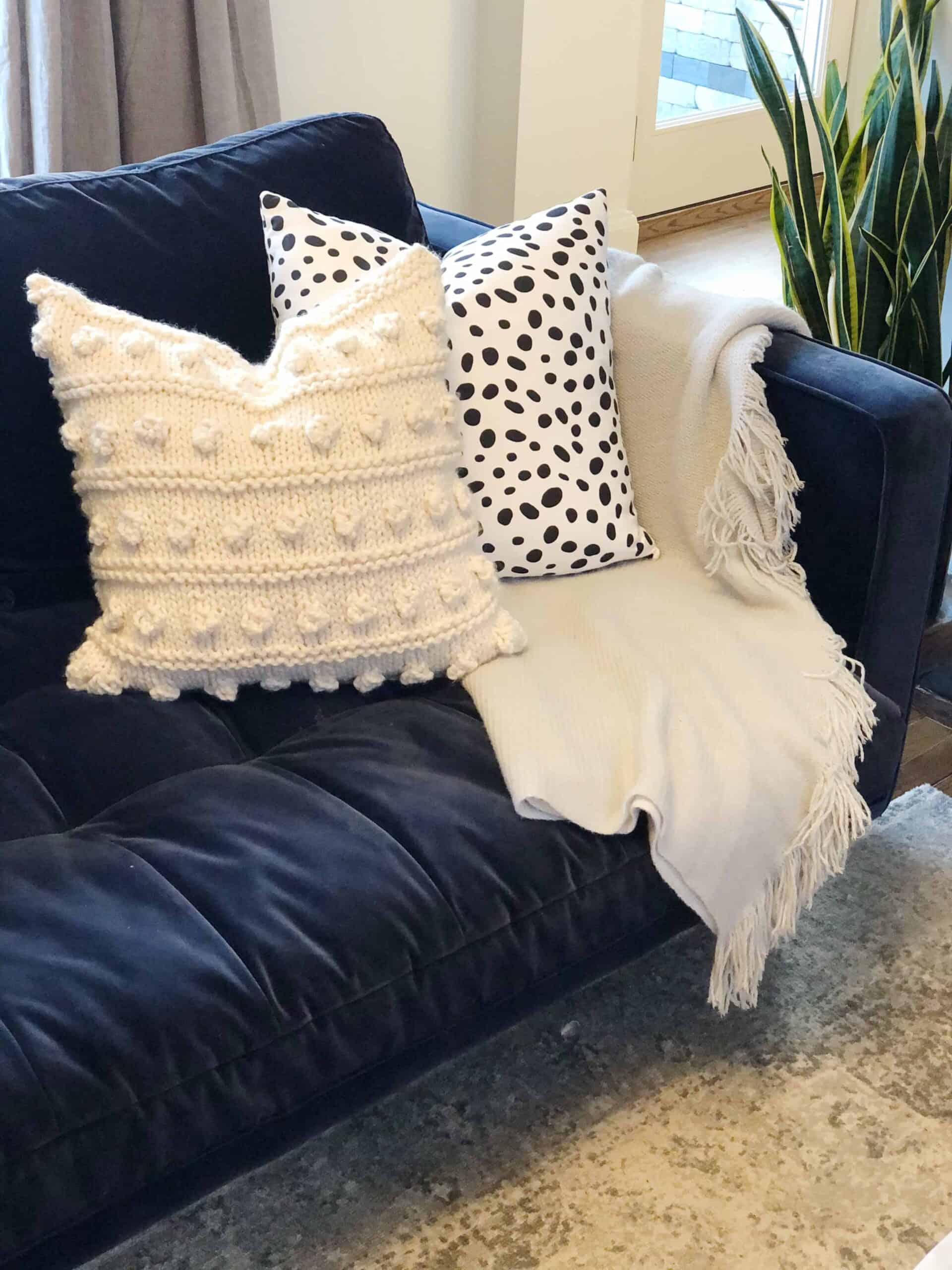 Chunky Bobble Pillow – FREE Pillow Knitting Pattern