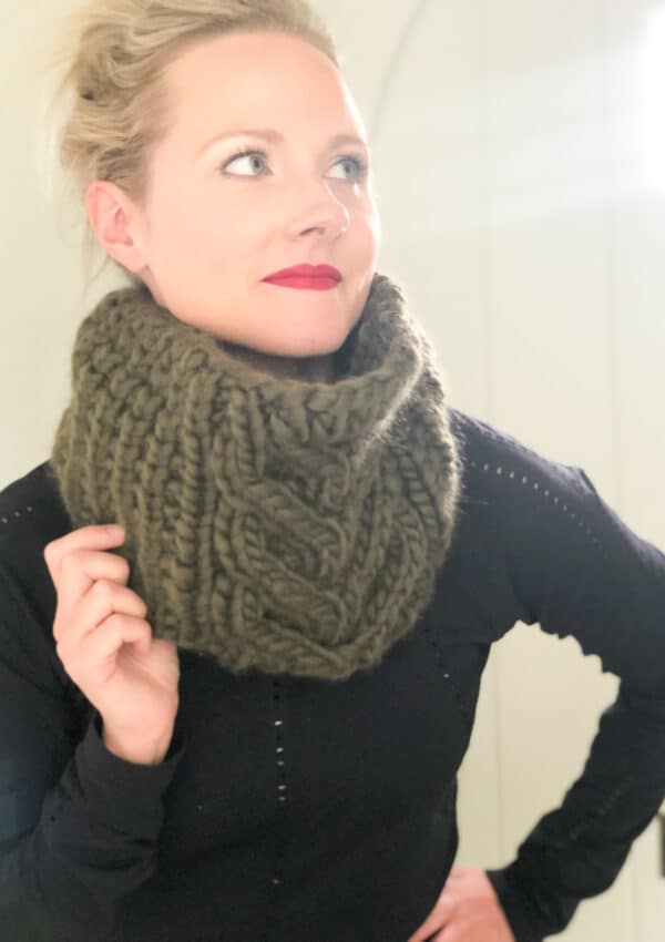 Char Char Cowl [Free cable cowl knitting pattern]