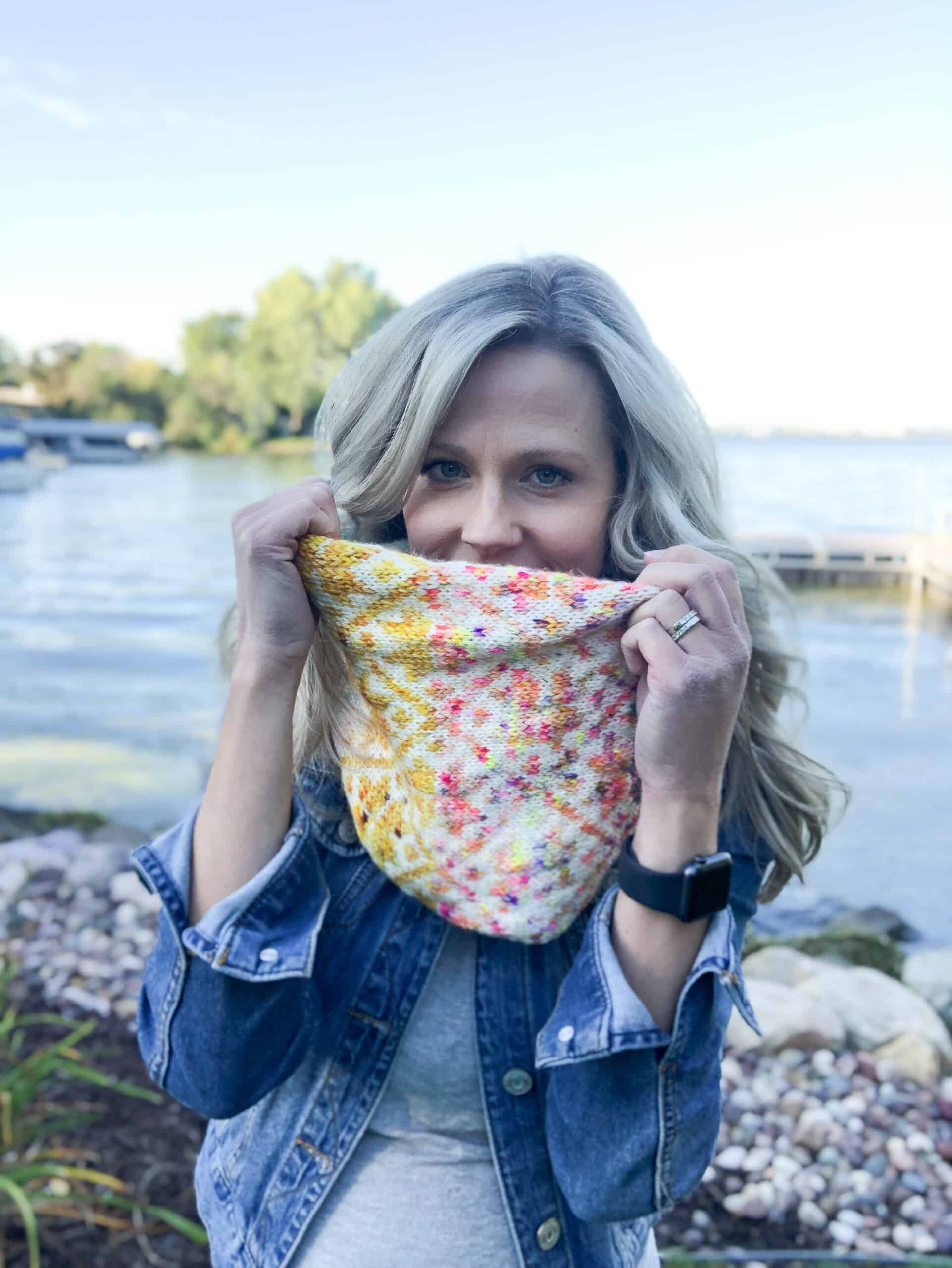 Betty Cowl – Free Snowflake Cowl Knitting Pattern