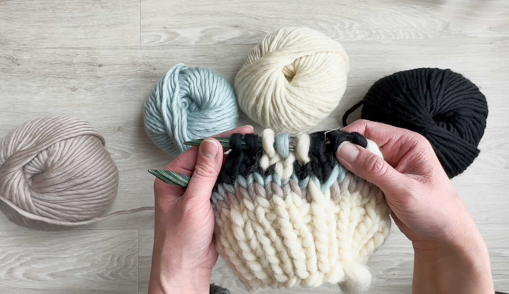 how to knit using 3 colors